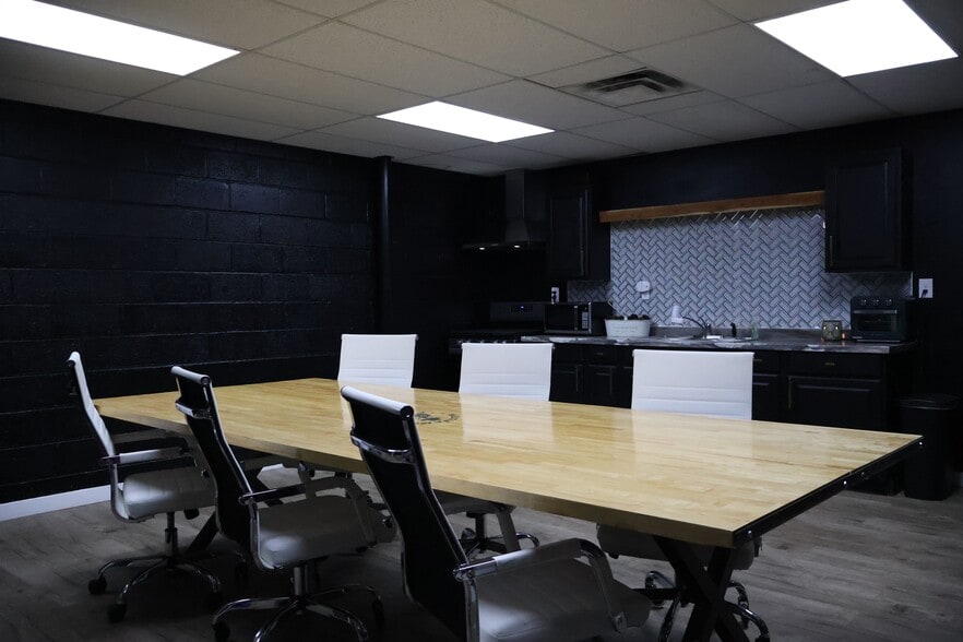 More Photos Of 231 N Main St, Joplin Industrial For Sale