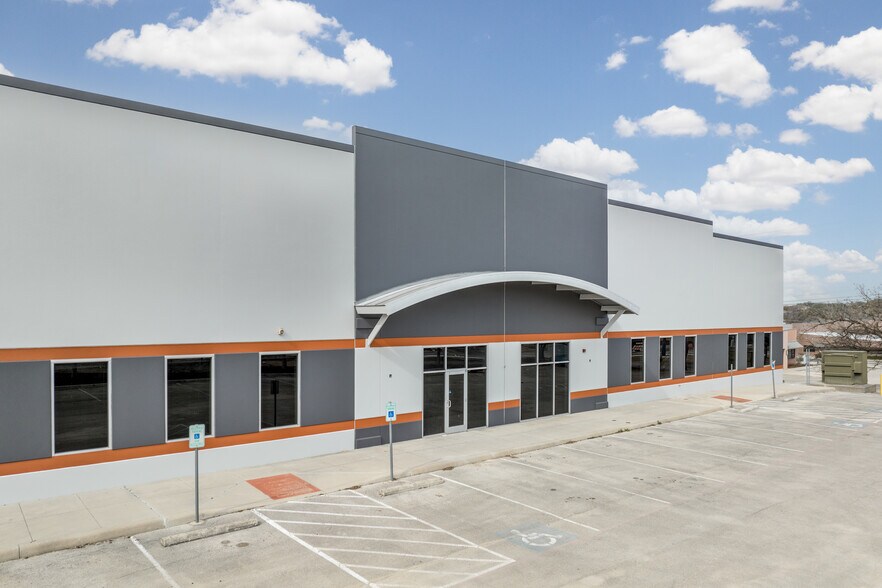 More Photos Of 14829 Bulverde Rd, San Antonio Warehouse For Lease
