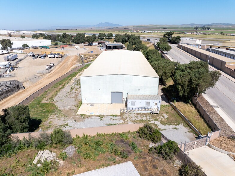 More Photos Of 151-161 Airport Rd, King City Warehouse For Lease