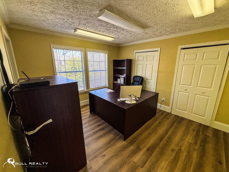 More Photos Of 201 E Clinton St, Gray Office For Sale