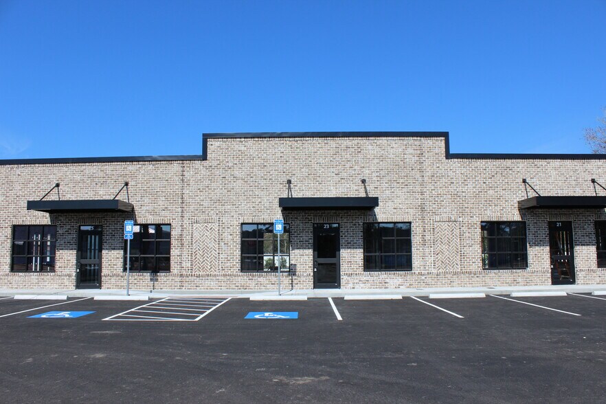 More Photos Of 3 Alpine Ct, Brunswick Showroom For Lease