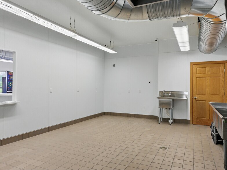 More Photos Of 790 Wolf Rd, Random Lake Service Station For Sale