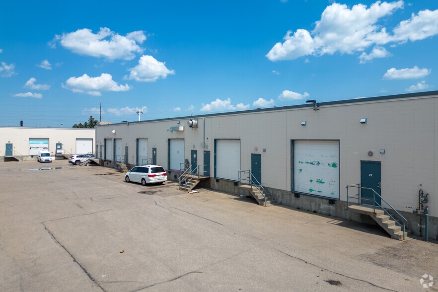 More Photos Of 2015 32nd Ave NE, Calgary Light Distribution For Lease