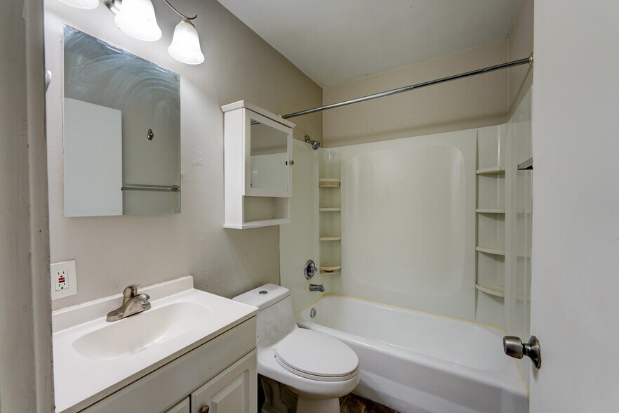 More Photos Of 1049 SE Walnut St, Hillsboro Apartments For Sale