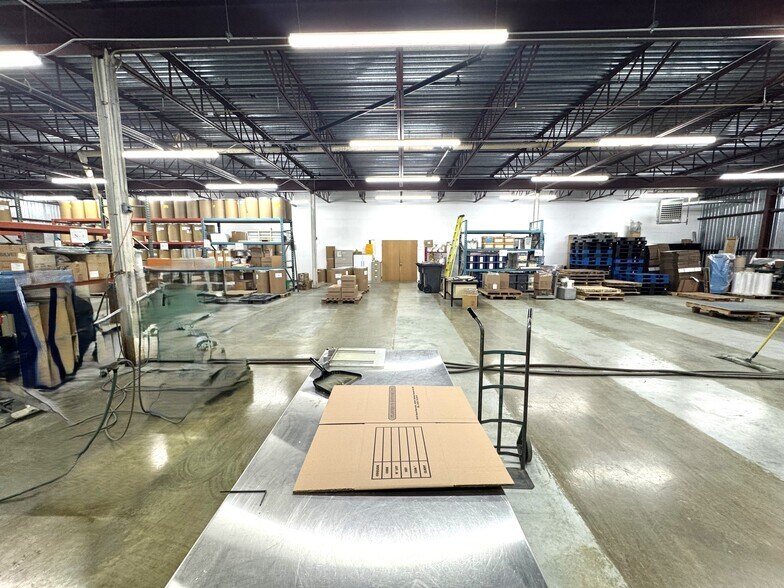 More Photos Of 1010 Rue Raoul-Charette, Joliette Manufacturing For Lease