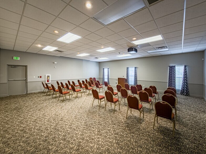 More Photos Of 806 US-82, Tifton Office For Sale