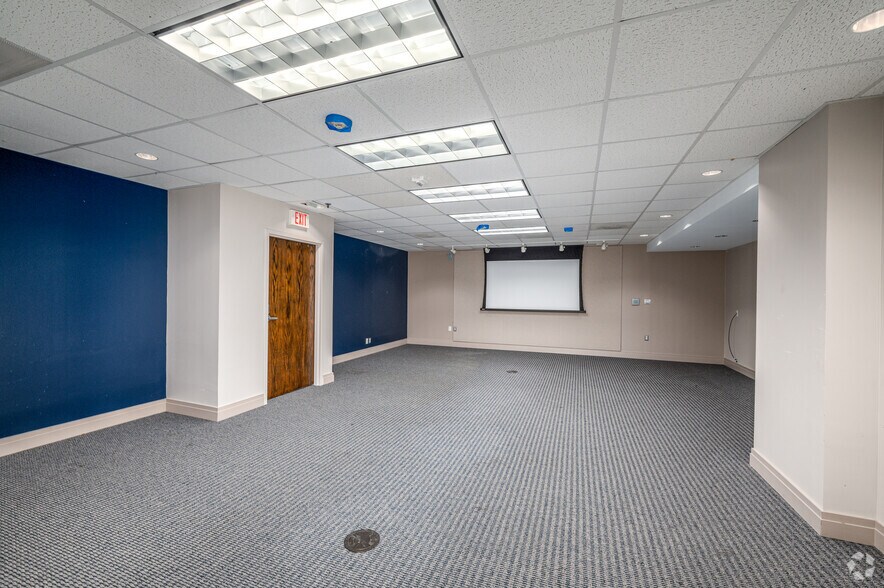 More Photos Of 7220 Wisconsin Ave, Bethesda Medical For Lease