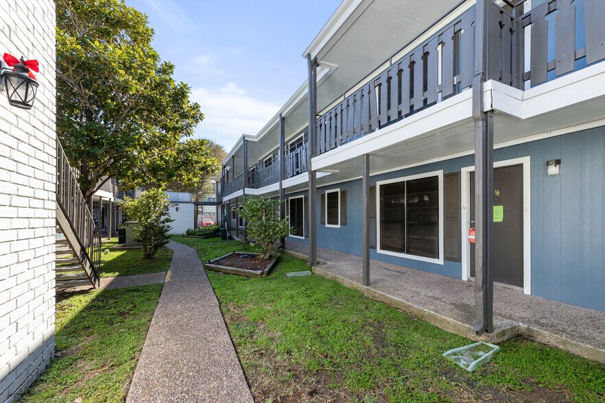 More Photos Of 4645 Ocean Dr, Corpus Christi Apartments For Sale