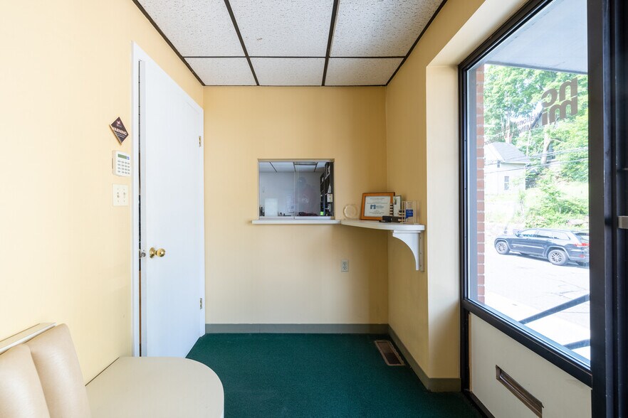 More Photos Of 141 Grove St, Meriden Manufacturing For Lease