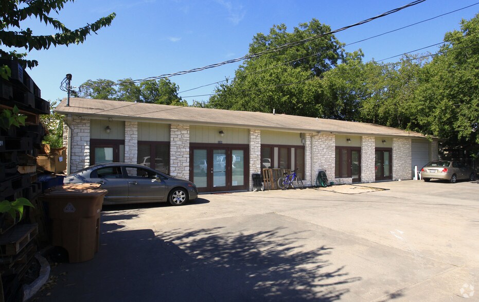 More Photos Of 2205 E 5th St, Austin Office For Lease