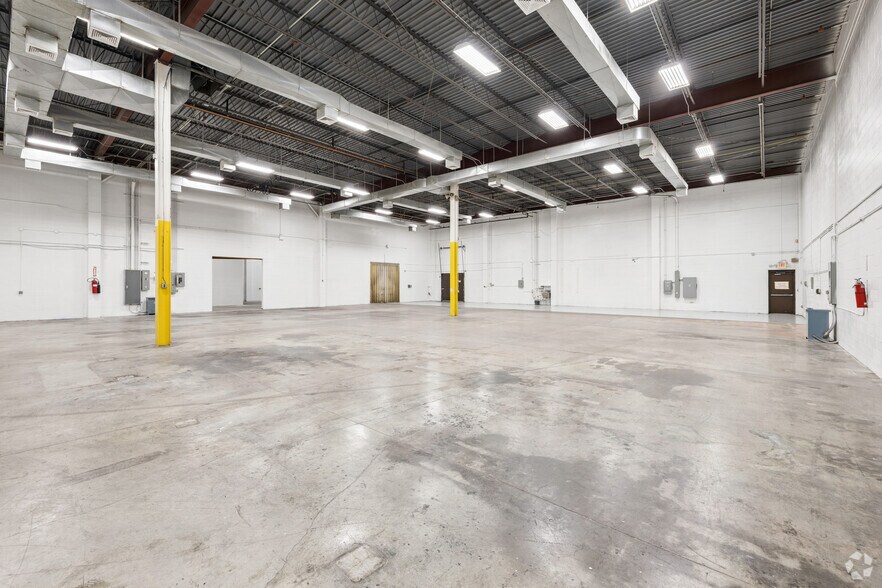 More Photos Of 600 Ryerson Rd, Lincoln Park Warehouse For Lease