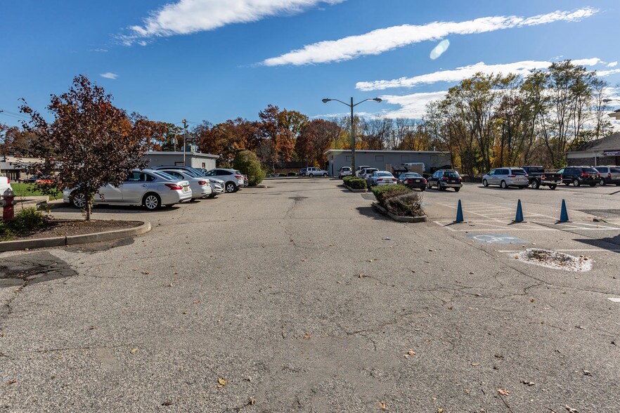 More Photos Of 10-12 Franklin Tpke, Waldwick General Retail For Lease