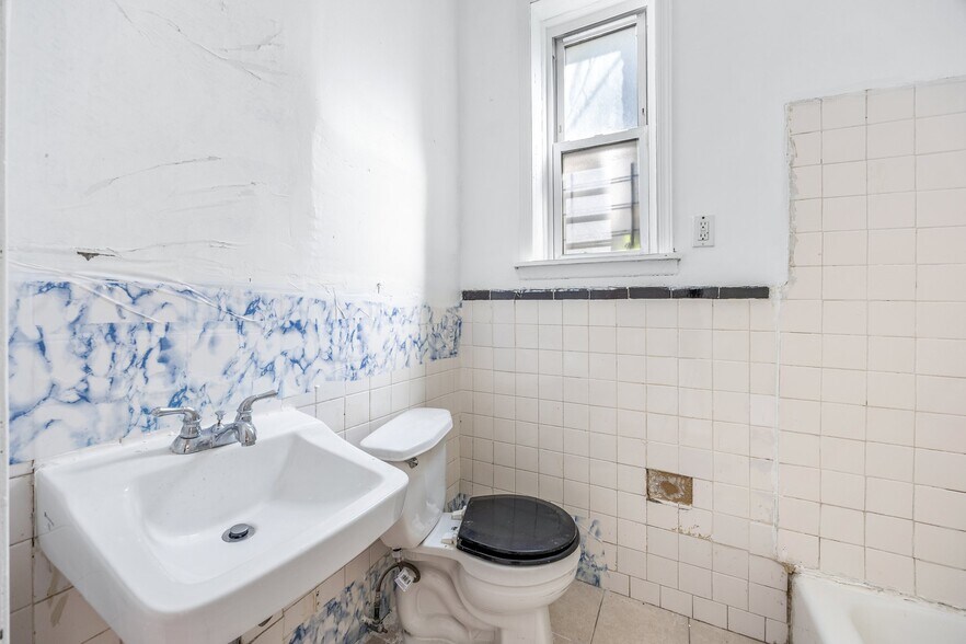 More Photos Of 657 Knickerbocker Ave, Brooklyn Apartments For Sale