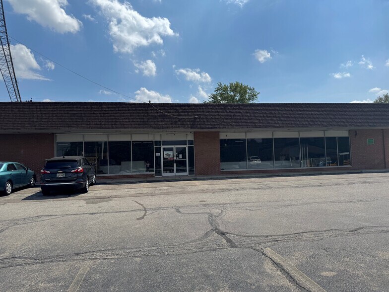 More Photos Of 951 W North Bend Rd, Cincinnati Freestanding For Lease