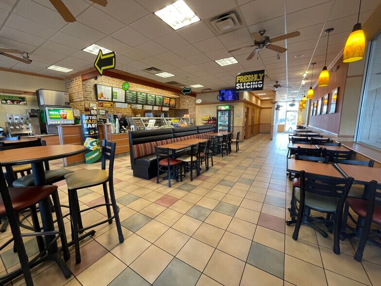 More Photos Of 1901-1975 Cherry Ln, Northbrook Unknown For Lease