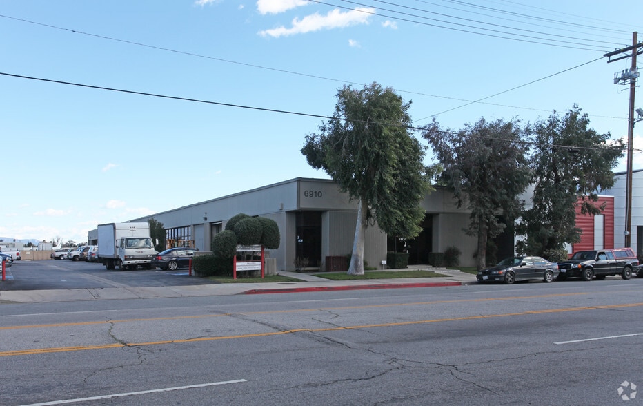 More Photos Of 6910-6920 Hayvenhurst Ave, Van Nuys Warehouse For Lease