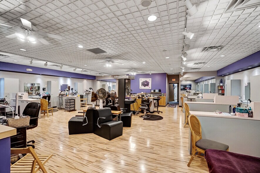 More Photos Of 805 S Dixie Dr, Vandalia General Retail For Sale