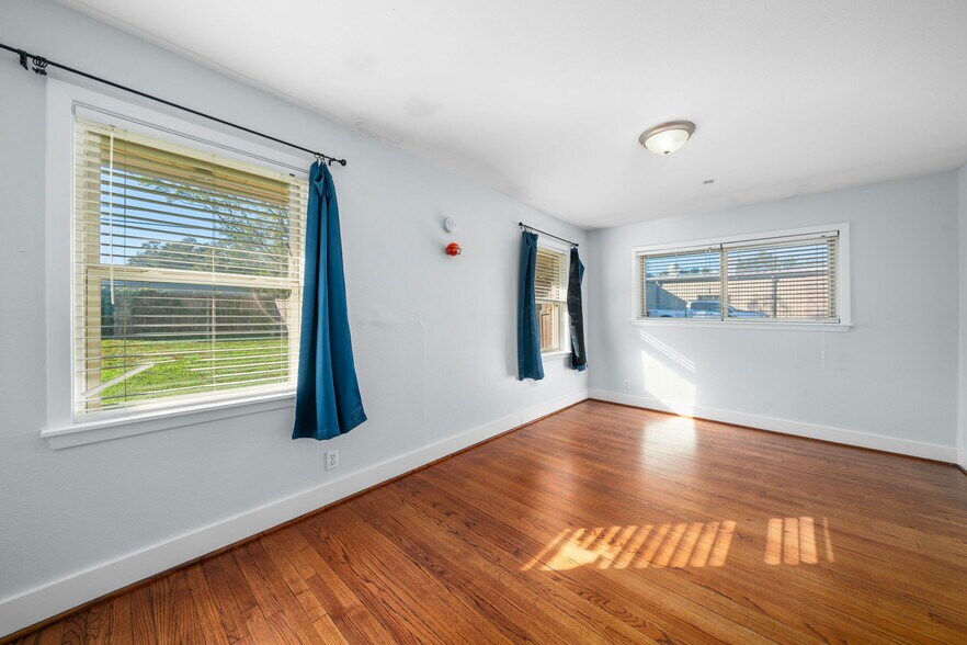 More Photos Of 1723 Campbell Rd, Houston Office Residential For Sale