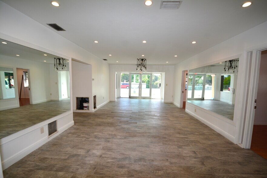 More Photos Of 16921 NE 6th Ave, North Miami Beach Office For Sale