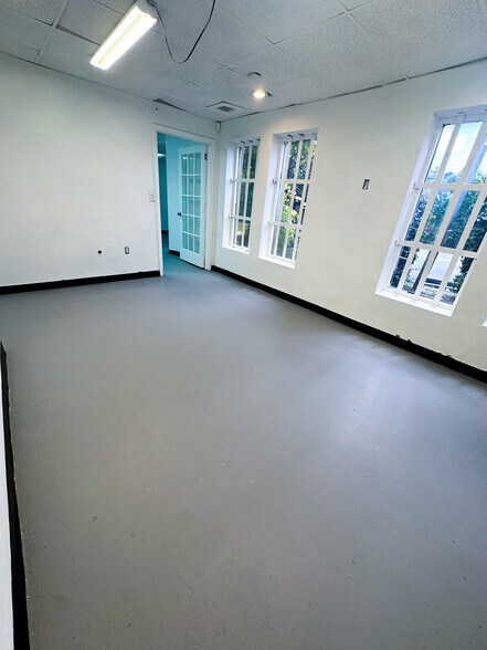 More Photos Of 18500 NE 5th Ave, Miami Gardens Office For Lease