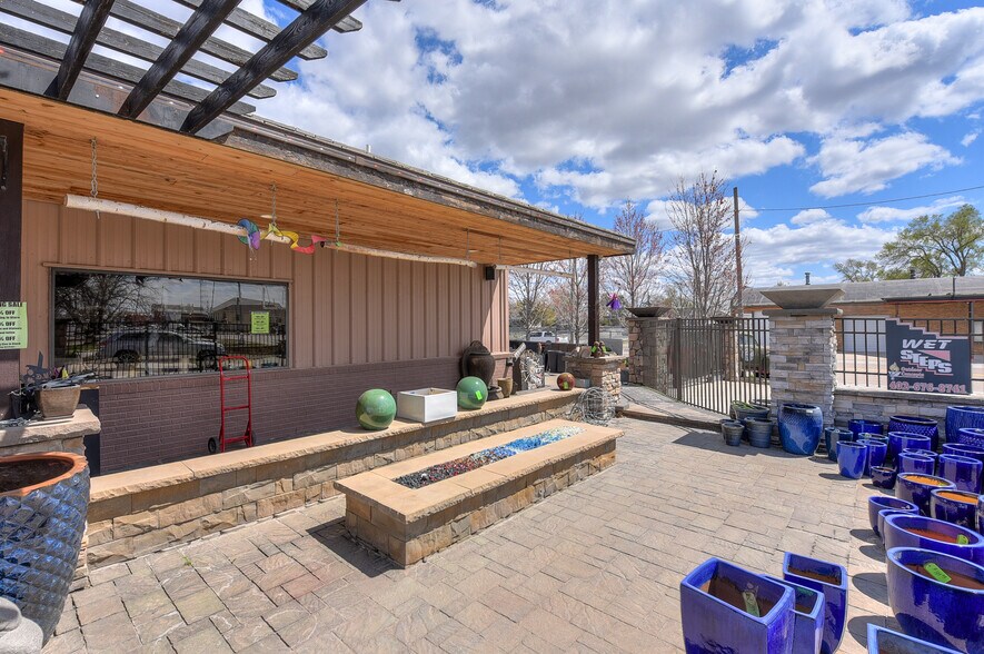 More Photos Of 110 W Reichmuth Rd, Valley Freestanding For Sale