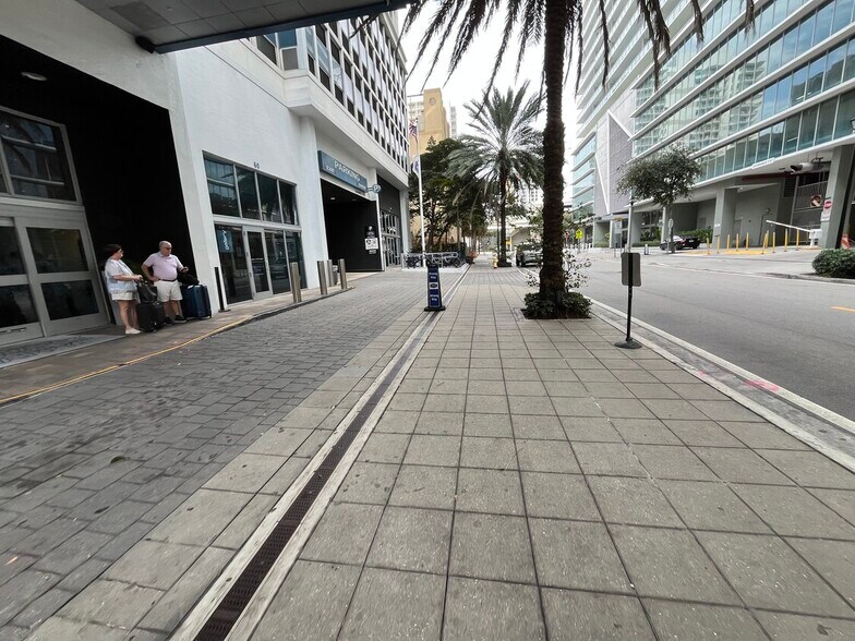 More Photos Of 50 SW 12th St, Miami Hotel For Lease