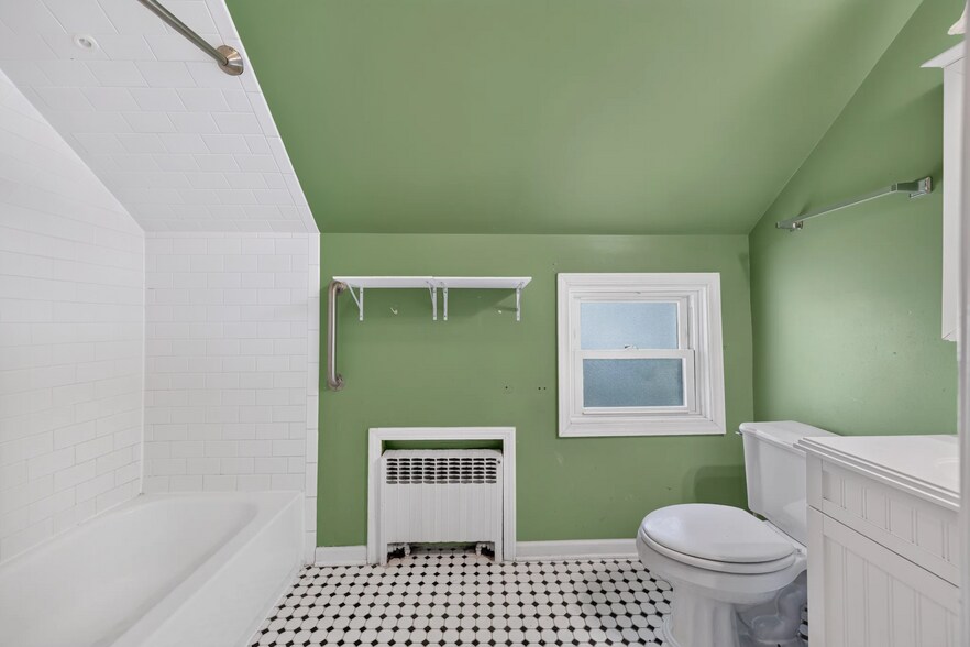 More Photos Of 14329 Beacon Ave, Orland Park General Retail For Sale