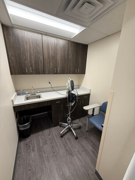 More Photos Of 1250 E Cliff Dr, El Paso Medical For Lease