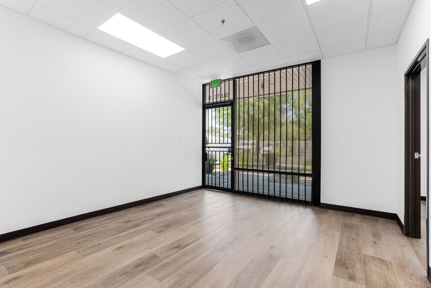 More Photos Of 12701 Van Nuys Blvd, Pacoima Warehouse For Lease