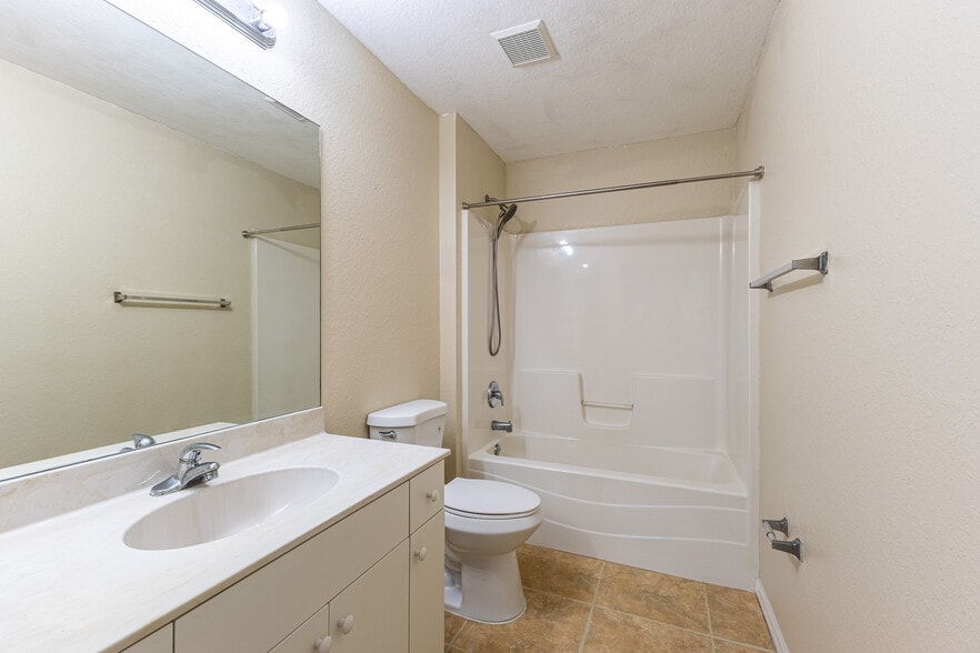 More Photos Of 1328 SE 8th Ave, Cape Coral Multifamily For Sale