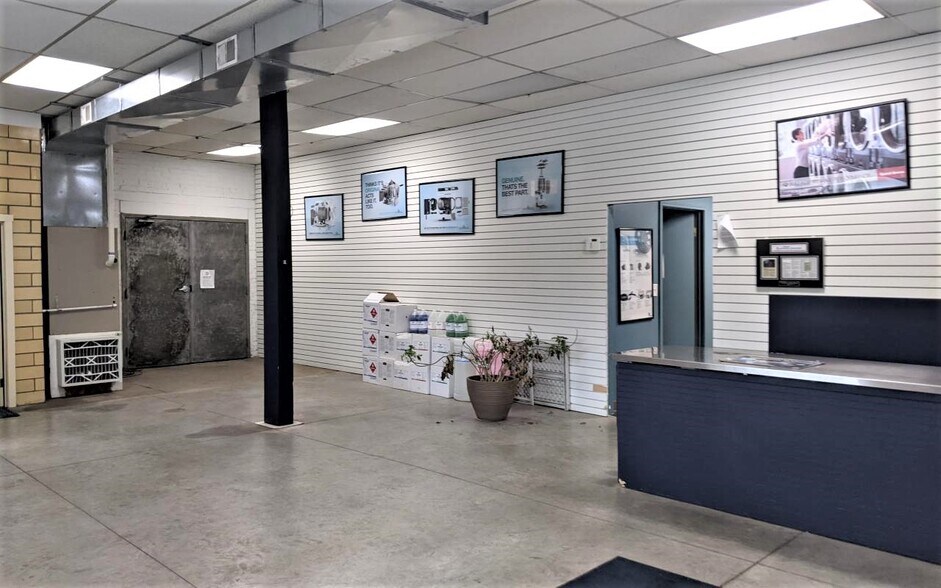 More Photos Of 4808 S 26th St, Omaha Warehouse For Sale