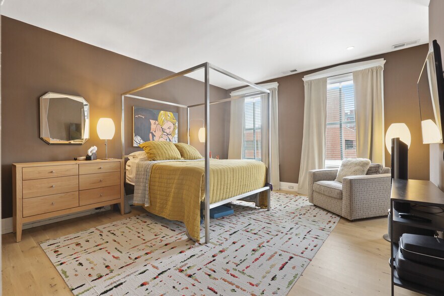 More Photos Of 1019 Cathedral St, Baltimore Office Residential For Sale
