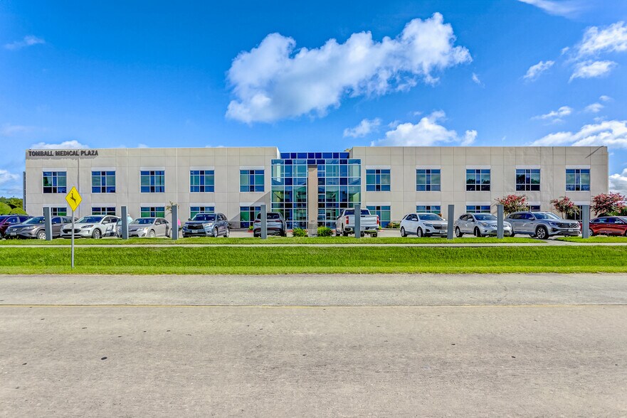 More Photos Of 506 Graham Dr, Tomball Medical For Lease
