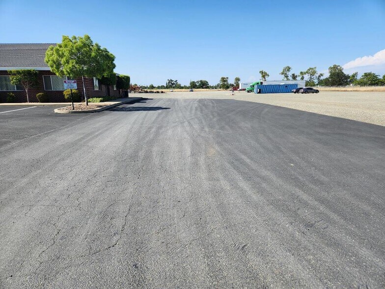 More Photos Of 1287 Furneaux Rd, Olivehurst Office For Lease