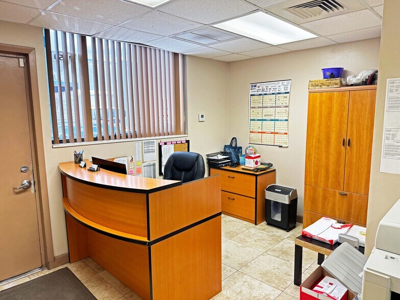 More Photos Of 1050 E 24th St, Hialeah Warehouse For Sale