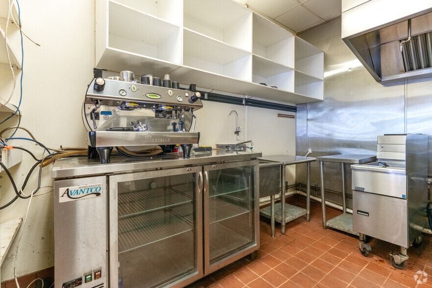 More Photos Of 65 Hana Hwy, Paia Restaurant For Lease