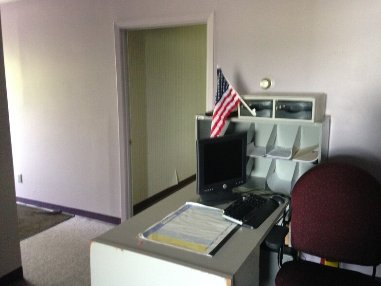 More Photos Of 123 N Alpine Rd, Rockford Freestanding For Sale