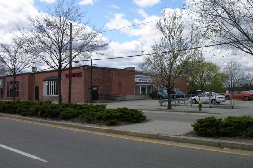 More Photos Of 1070-1072 N Main St, Providence Freestanding For Lease