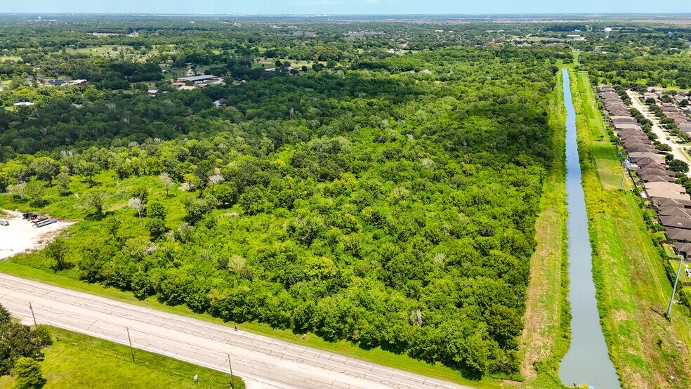 More Photos Of 0 Hwy 35 - CR 133 - 19.07ac, Alvin Land For Sale