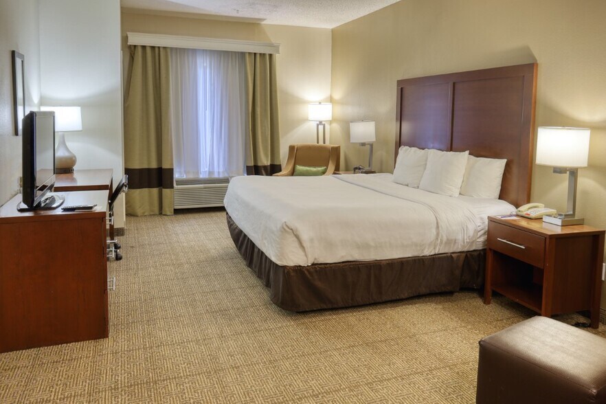 More Photos Of 7800 Memorial Blvd, Port Arthur Hotel For Sale