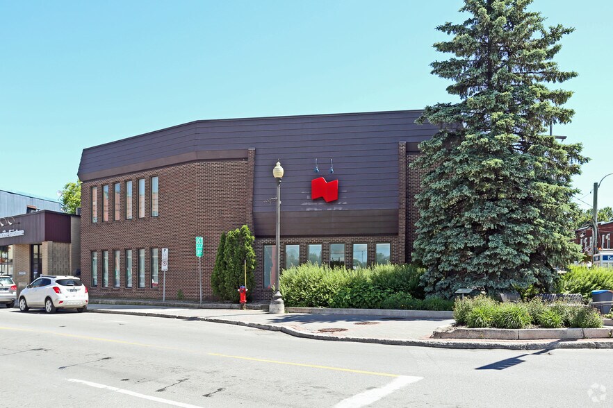 Primary Photo Of 107-111 Rue Maclaren E, Gatineau General Retail For Lease
