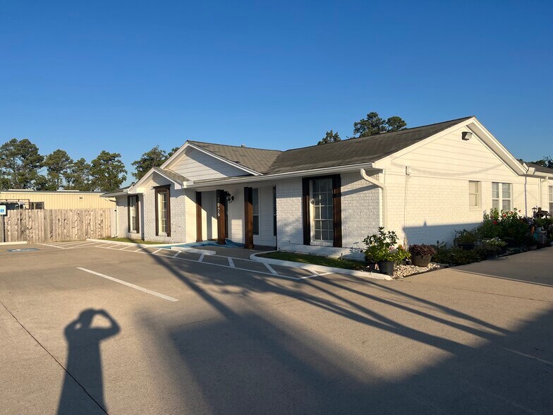 More Photos Of 7026 Belgold St, Houston Office For Sale