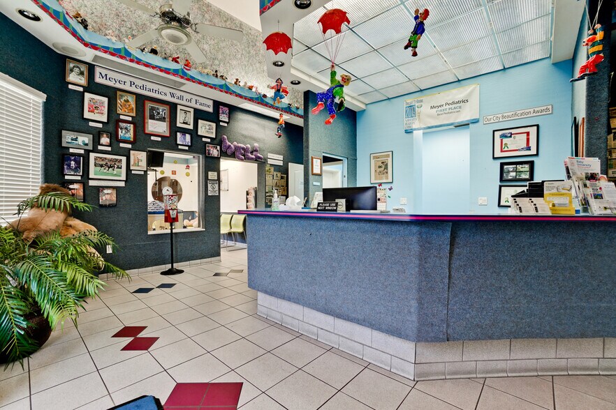 More Photos Of 1666 Mound St, Sarasota Medical For Sale