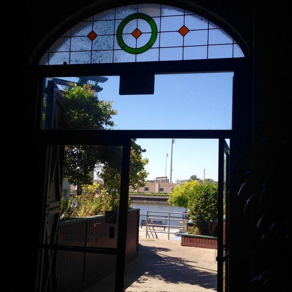 More Photos Of 445 W Weber Ave, Stockton Office For Lease