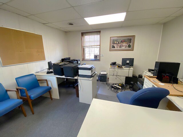 More Photos Of 720 New London Rd, Newark Office For Sale