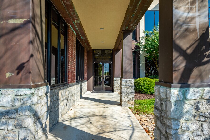 More Photos Of 1612 Westgate Cir, Brentwood Office For Lease