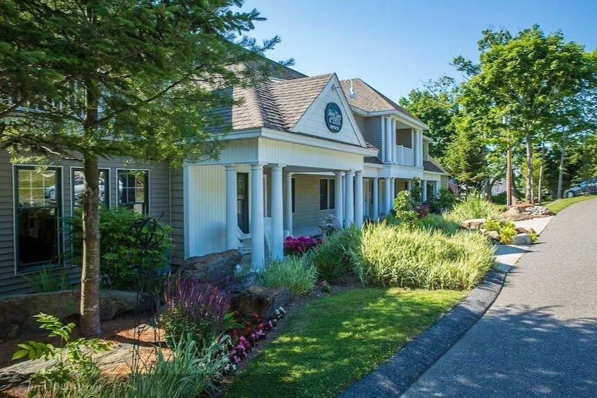 More Photos Of 886 Commercial St, Rockport Hotel For Sale