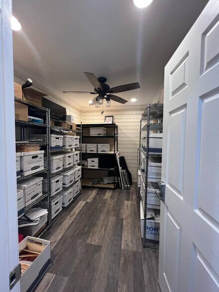 More Photos Of 1828 Braly Ln, Pulaski Light Distribution For Sale