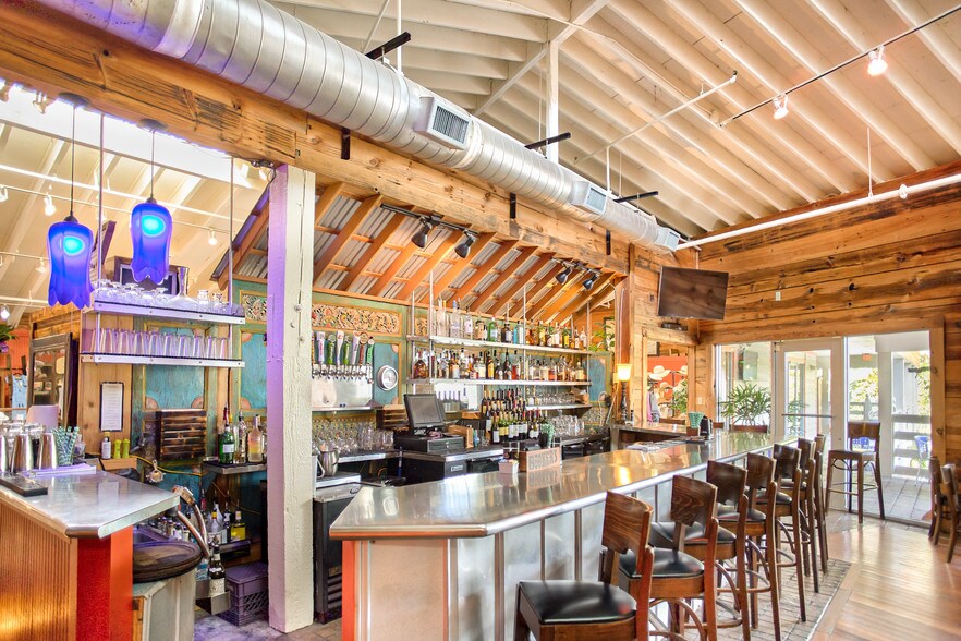 More Photos Of 1551 Periwinkle Way, Sanibel Restaurant For Sale