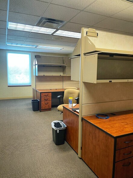 More Photos Of 8930 Waukegan Rd, Morton Grove Office For Lease